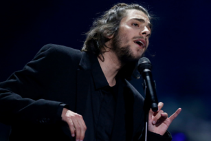 Португальский певец Сальвадор Собрал стал победителем музыкального конкурса "Евровидение-2017"